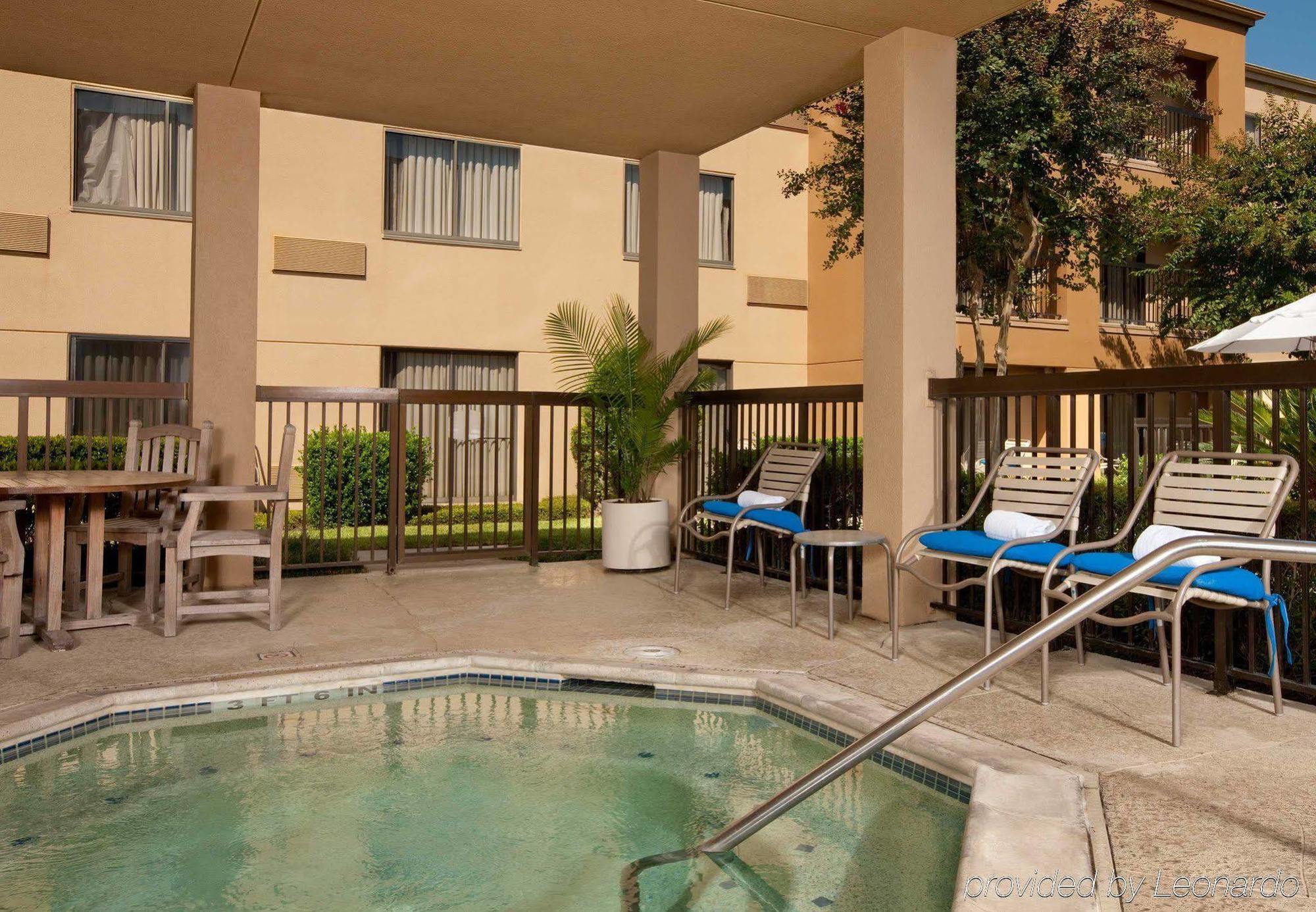 Courtyard By Marriott Houston Hobby Airport Hotel Exterior foto