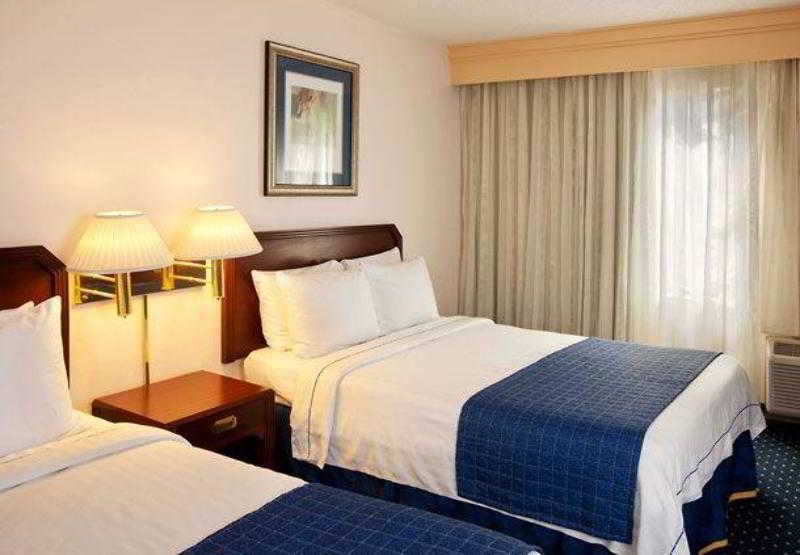 Courtyard By Marriott Houston Hobby Airport Hotel Exterior foto